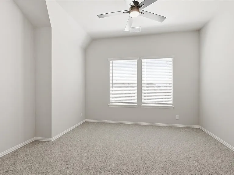 833 Daisy Corner Dr — Photo 1