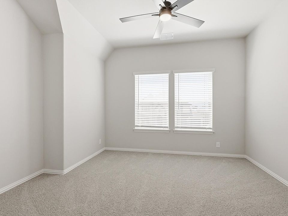 1st image of 833 Daisy Corner Dr