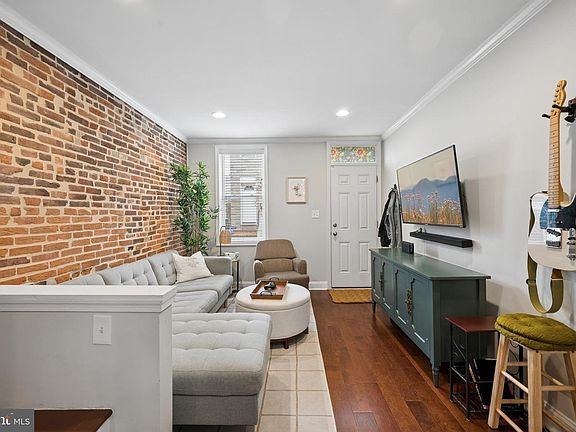 4th image of 1702 William St