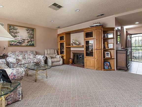 4th image of 900 Cambridge Dr