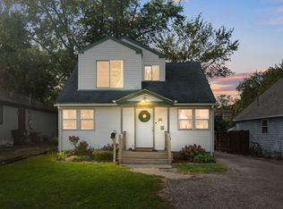 408 Bellevue Dr, Round Lake Park, IL 60073