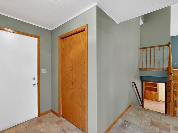 4th image of 213 River Ct NE