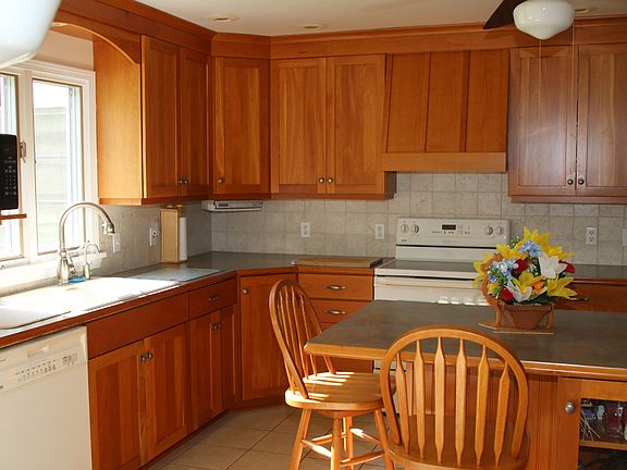 5th image of 1740 Gloria Dr