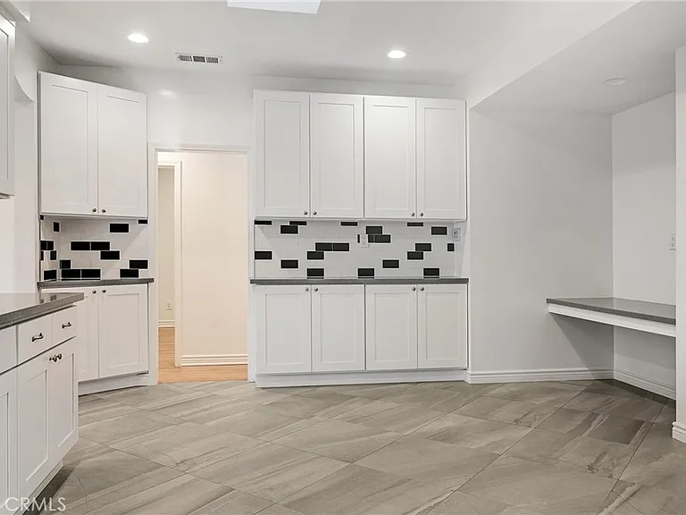 156 S Edinburgh Ave — Photo 15