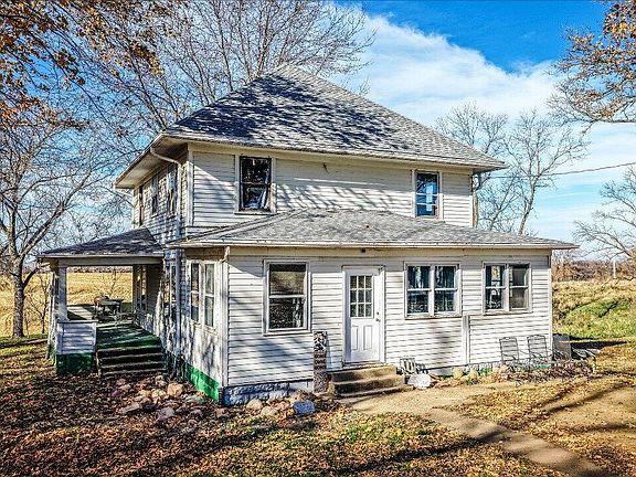 4th image of 2144 Norton Ave