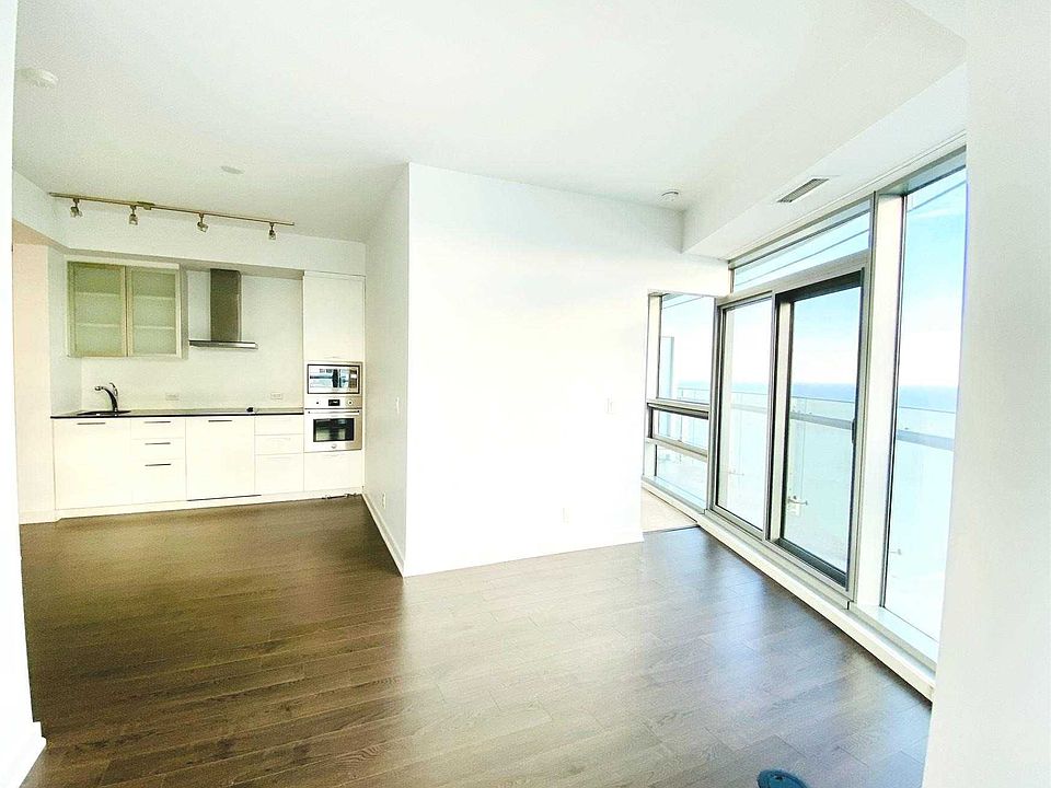 14 York St, Toronto, ON M5J