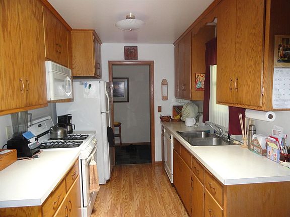 Convenient Kitchen with hardwood floors!