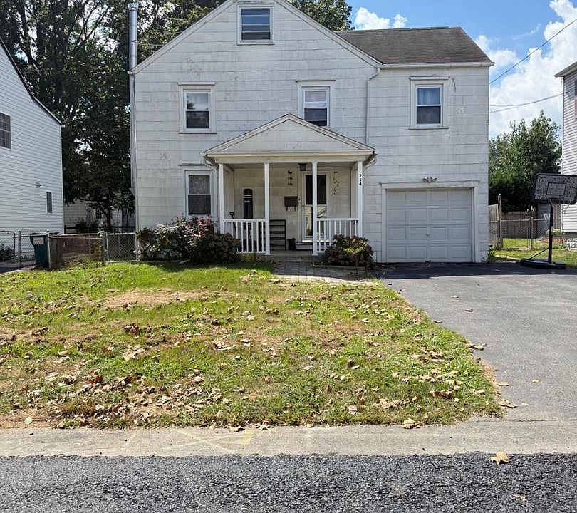 1st image of 214 Pine Rd