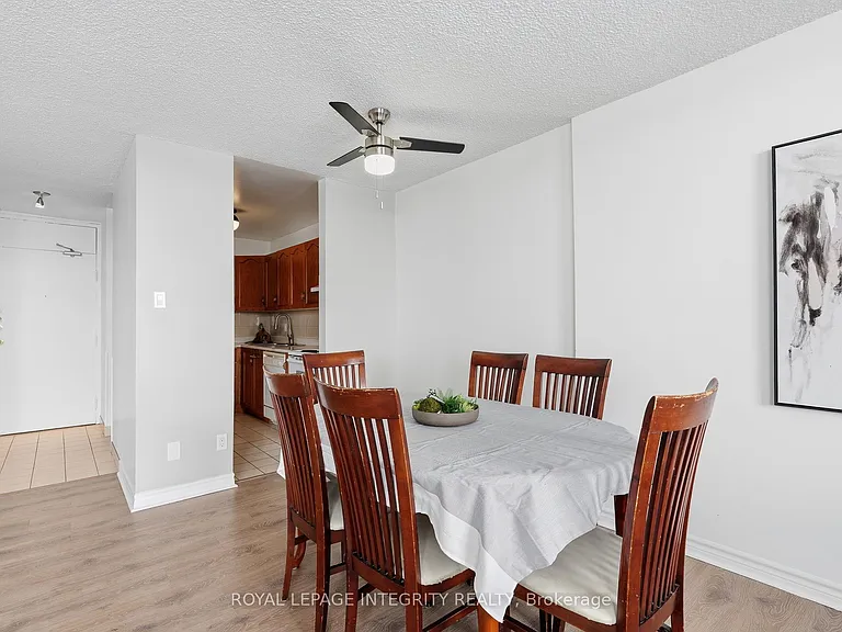 2000 Jasmine Cres #1110 — Photo 11
