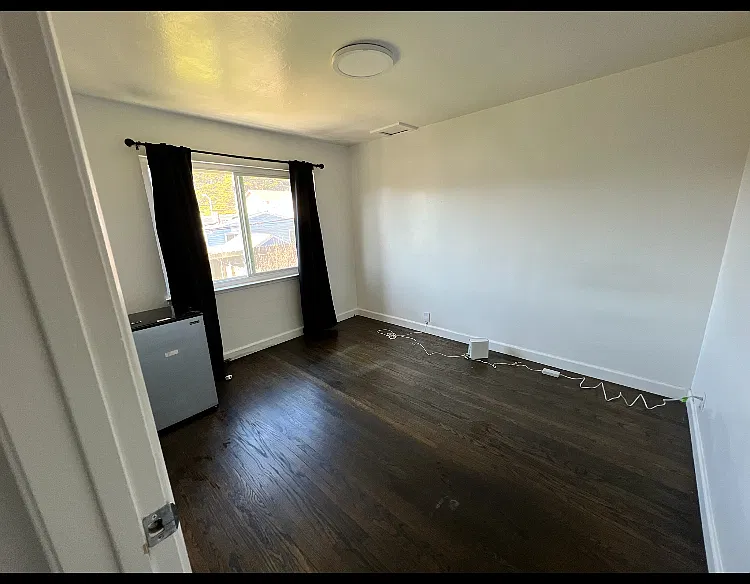 1 bed, 130 sqft, $1,050 — Photo 2