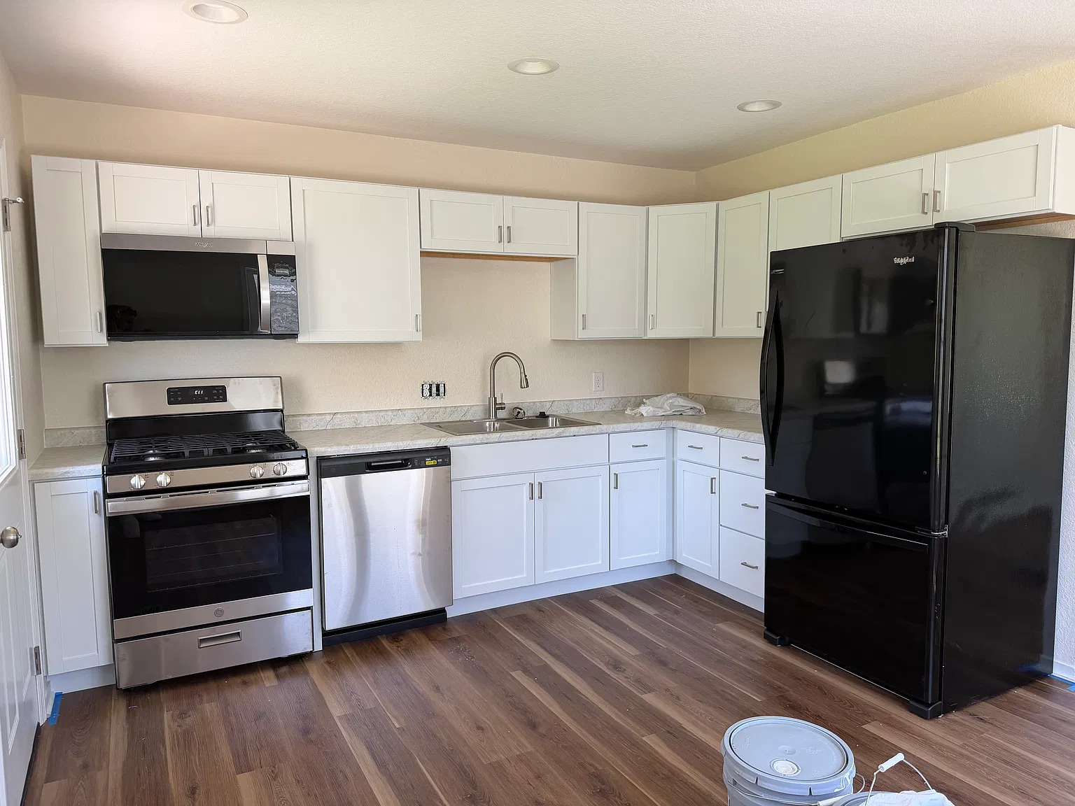 3 bed, 925 sqft, $1,750 — Photo 3
