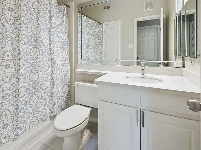 4041 Drake St #113 — Photo 11