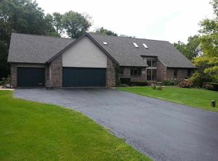 1758 Secluded Woods Dr, Rockford, IL 61107