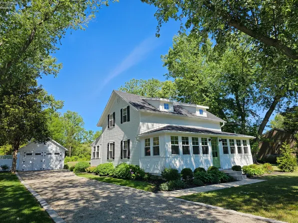 321 Harbor Ln, Kelleys Island, OH 43438