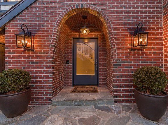 474 Entry Way