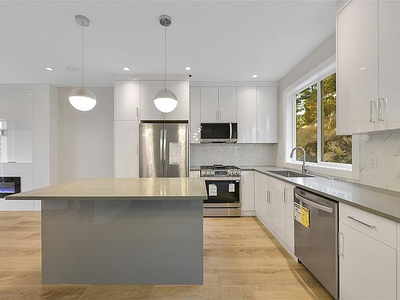 4th image of 996 Citation Rd