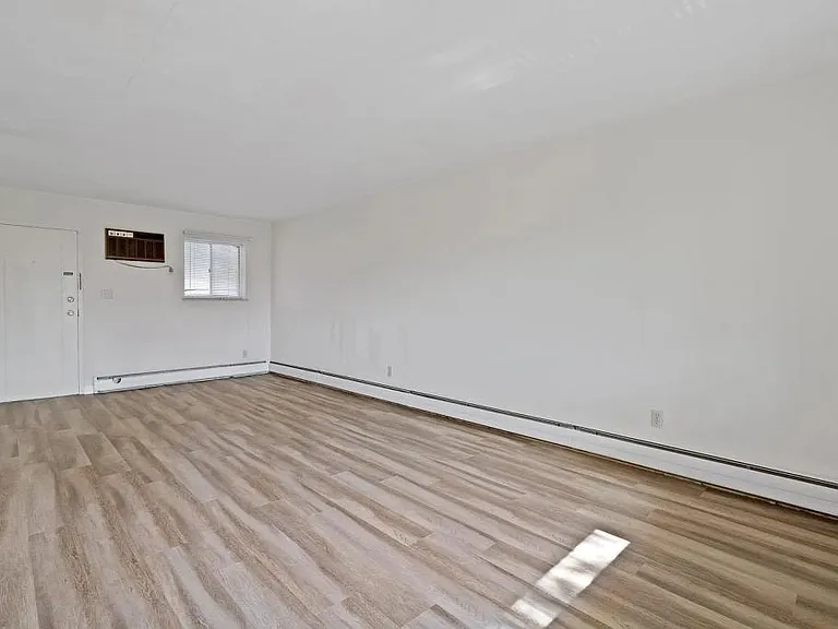 515 Riverview Dr #204 — Photo 5