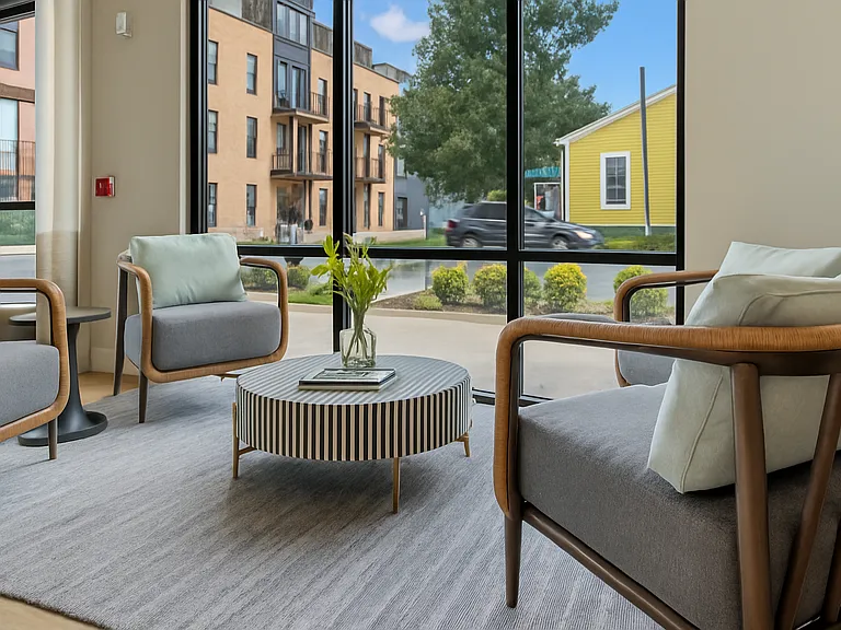 The Lowe — Photo 31