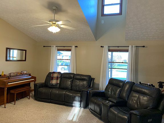 2nd image of 2429 Savanna Pl
