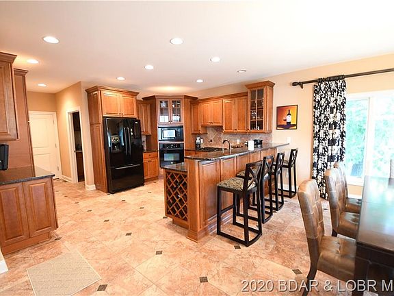 3rd image of 156 Cordoba Pt