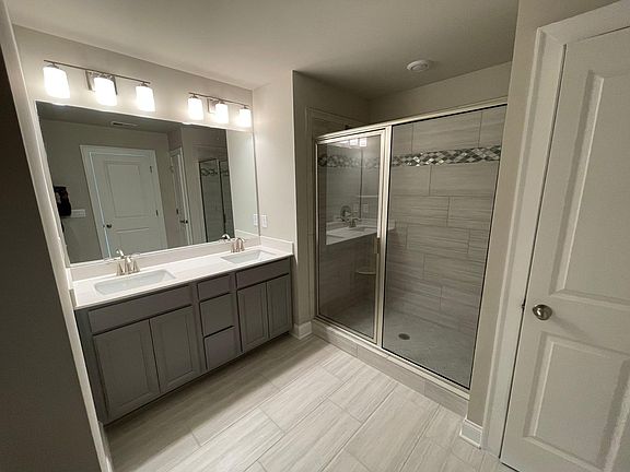 2nd image of 112 Reagan St #4