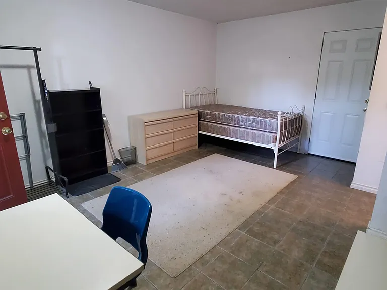 12331 McNeely Dr #ROOMS IN SHARED — Photo 9