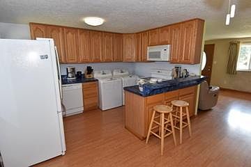 4th image of 6800 Gilette Dr
