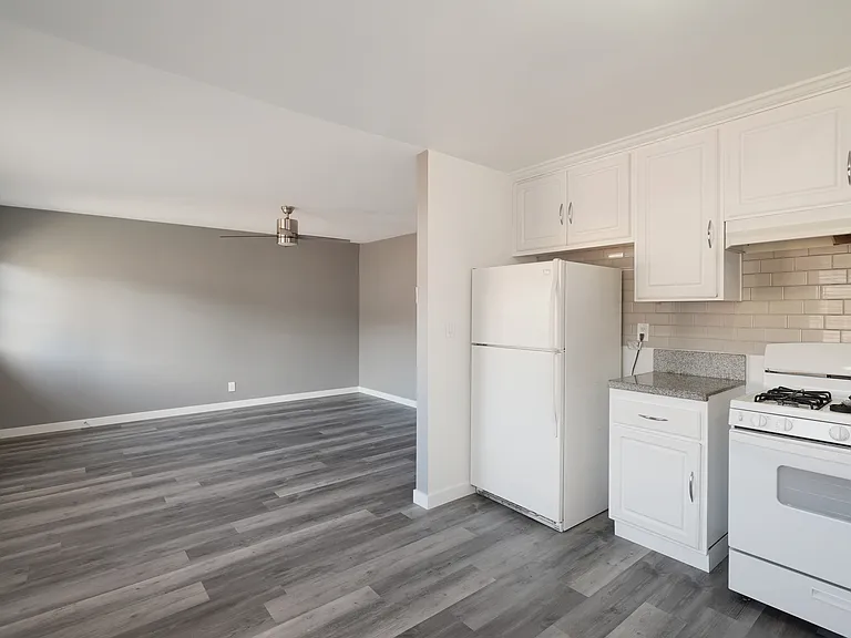 816 E Pleasant St #B — Photo 6