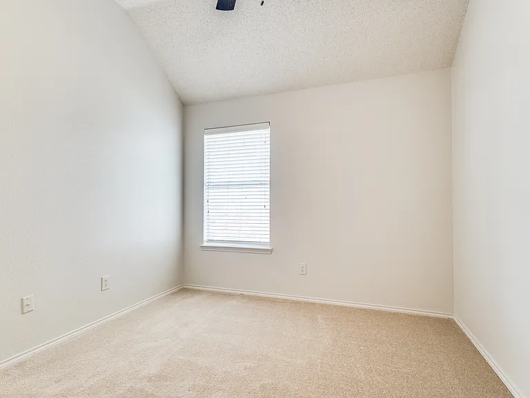 7046 Saint Augustine Dr — Photo 15