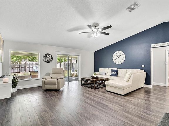 5th image of 4362 King Edward Dr