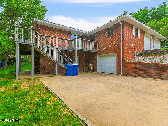 4th image of 1101 Maplewood Ct E