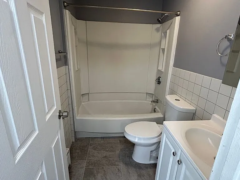 46 Amesbury St #3A — Photo 8