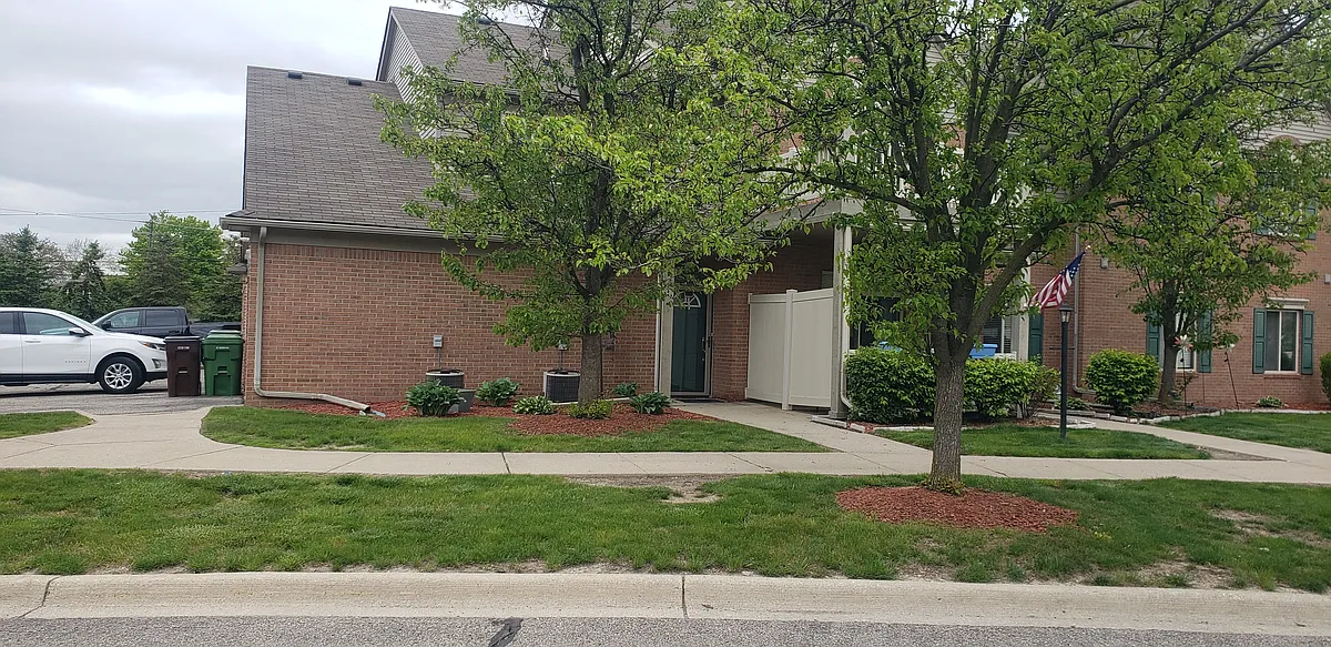 Building Photo - 15705 Parkway Ln #5