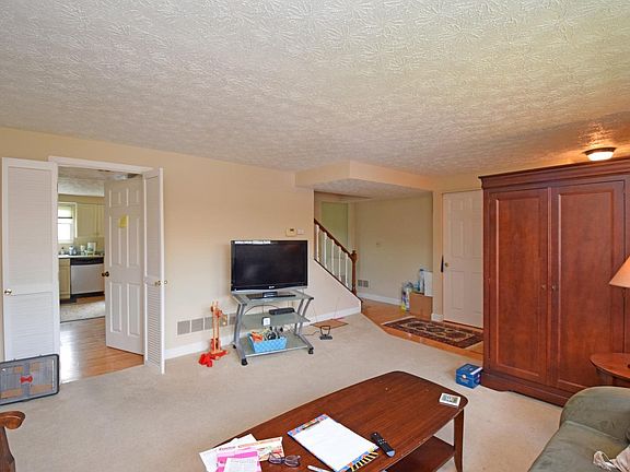 3rd image of 10938 Barrington Ct