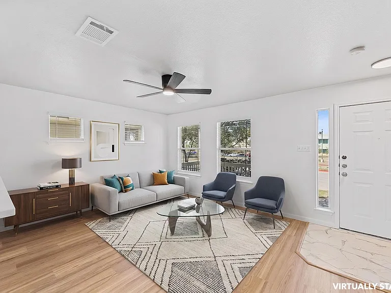 1733 Thompson Trl — Photo 7