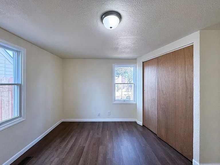 950 Clark St — Photo 19