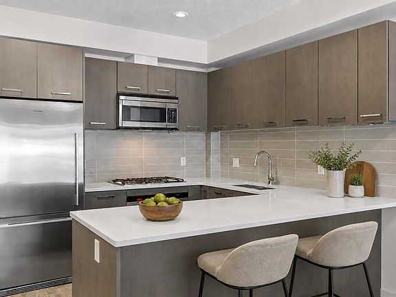 3rd image of 323 N 20th Ave SW #102