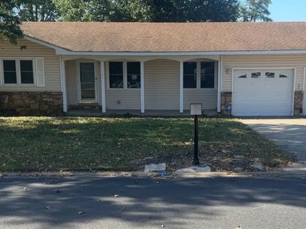 909 Glenn Dr, Sikeston, MO 63801