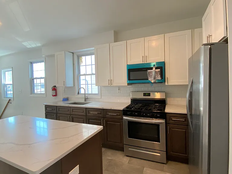 334 Bond St #2 — Photo 6