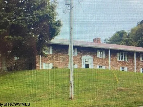 1507 Zachs Run Rd, Mount Clare, WV 26408