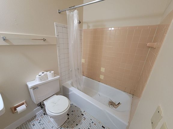 2nd image of 1517 E Royall Pl APT 7
