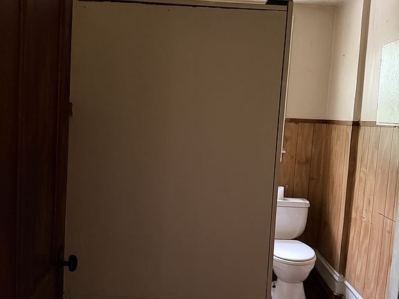 5th image of 292 Falconer St #3