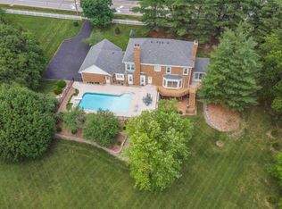 810 Masonridge Rd, Saint Louis, MO 63141