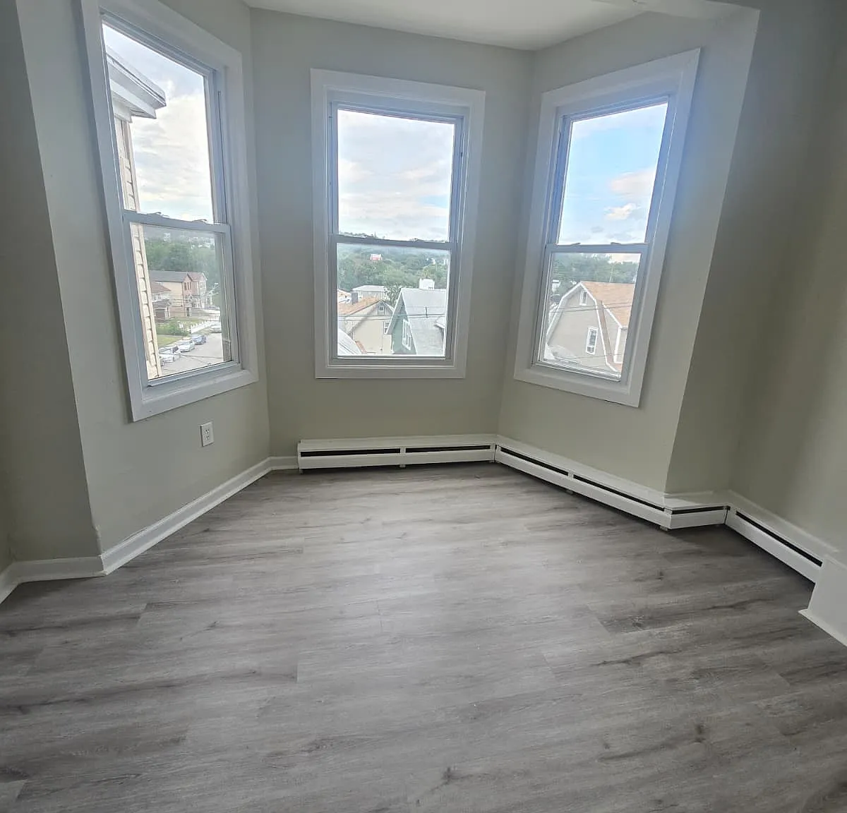 3 bed, $2,150 — Photo 3