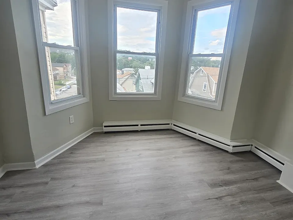 42 Doremus St #5