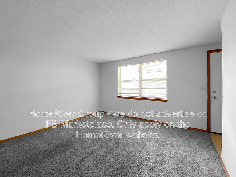3734 NE 42nd Ter — Photo 3