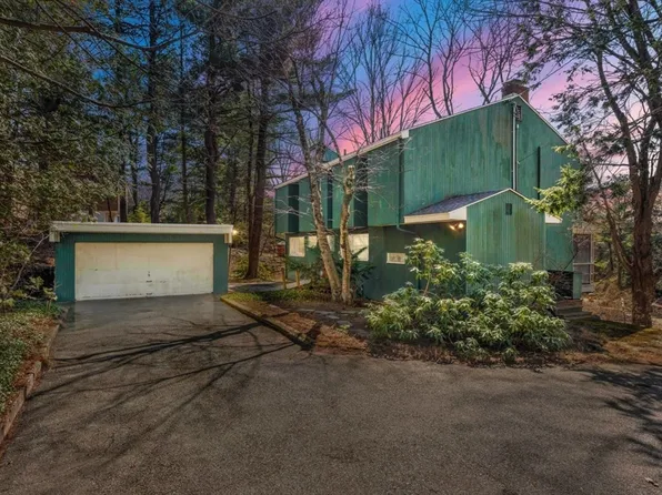 542 Concord Ave, Lexington, MA 02421