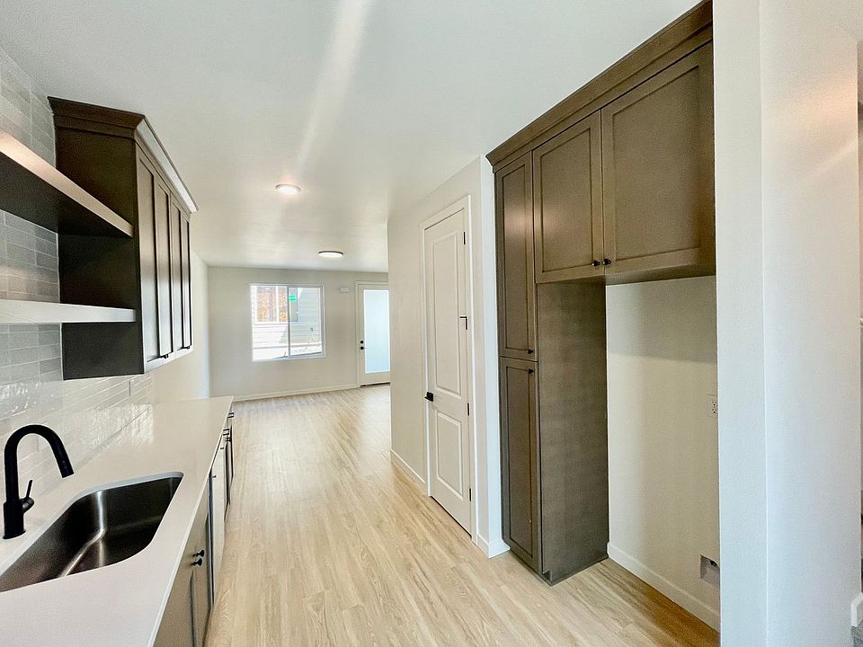 1st image of 5040 SE 38th Ave #5044
