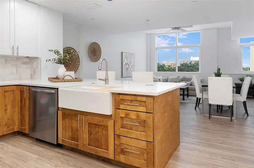 2 bed, 2.5 bath, 1458 sqft, $4,500 — Photo 4