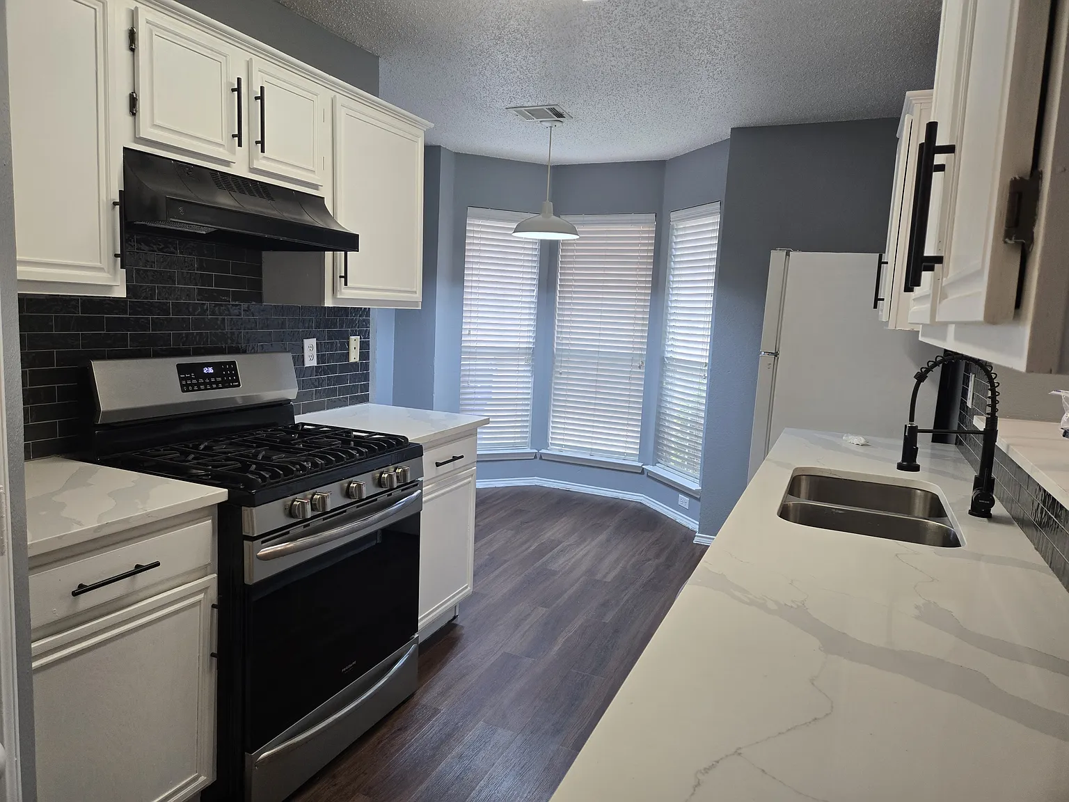 3 bed, 1353 sqft, $2,199 — Photo 1